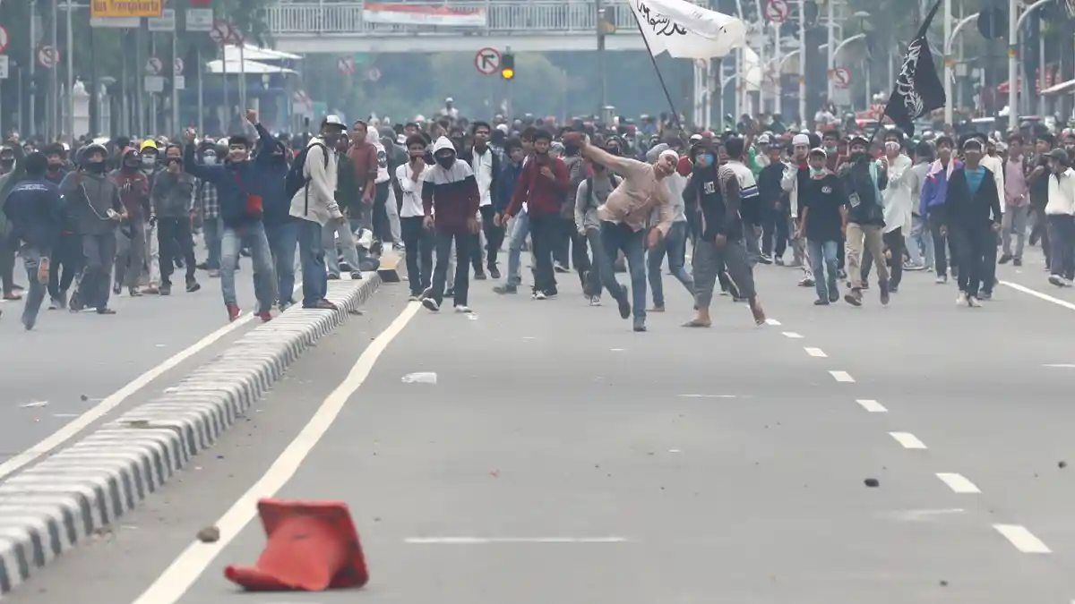 Pengamat: Ada Kelompok Tertentu yang Manfaatkan Demo Tolak UU Cipta Kerja
