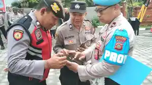 Cegah-Personel-Bermain-Judi-Online-HP-Anggota-Polres-Bandara.jpg