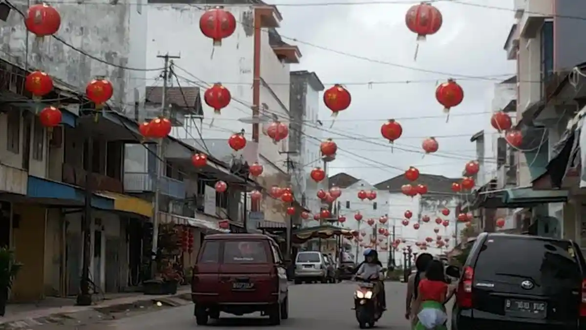 Ribuan Lampion Hiasi Jalan S Parman Sungailiat