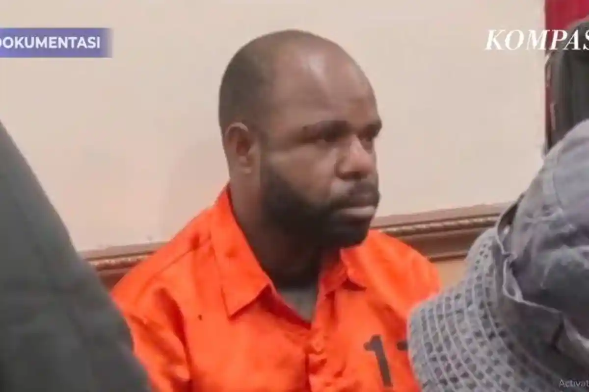 Pecatan TNI Yuni Enumbi Selundupkan Senjata yang Dibeli dari Pindad Senilai Rp1,3 M untuk KKB