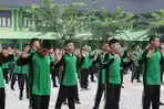 Murid-MAN-1-Pekanbaru-sedang-beraktivitas-olahraga-di-lapangan-madrasah.jpg