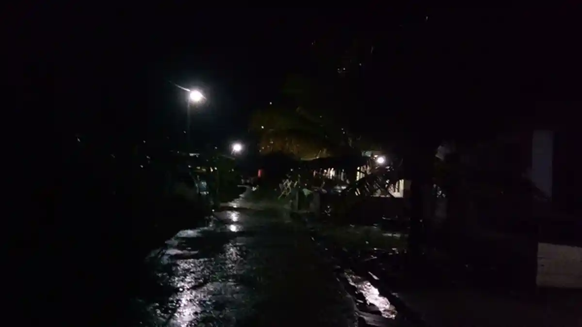Malam Ini Hujan Angin Disusul Gelegar Petir Landa Aceh Singkil