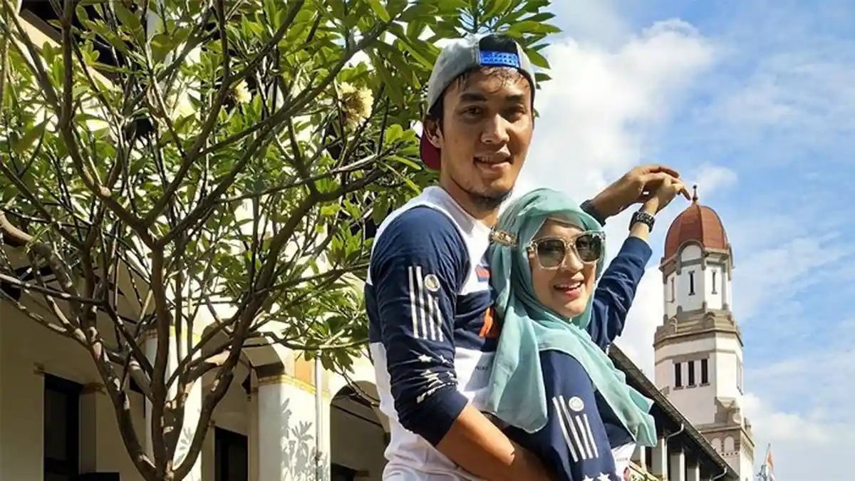 Anniversary Pernikahan, Okie Agustina Dapat Surprise Romantis dari sang Suami, So Sweet!