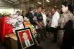 Menkes Sambut Jenazah Dokter Andra di Bandara Soetta