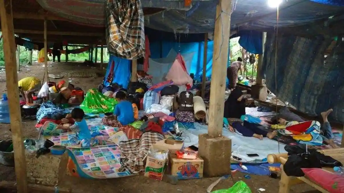 Pasca-gempa Majene, Pengungsi Terpaksa Tinggal di Kandang Ayam, Beralaskan Tikar Terpal