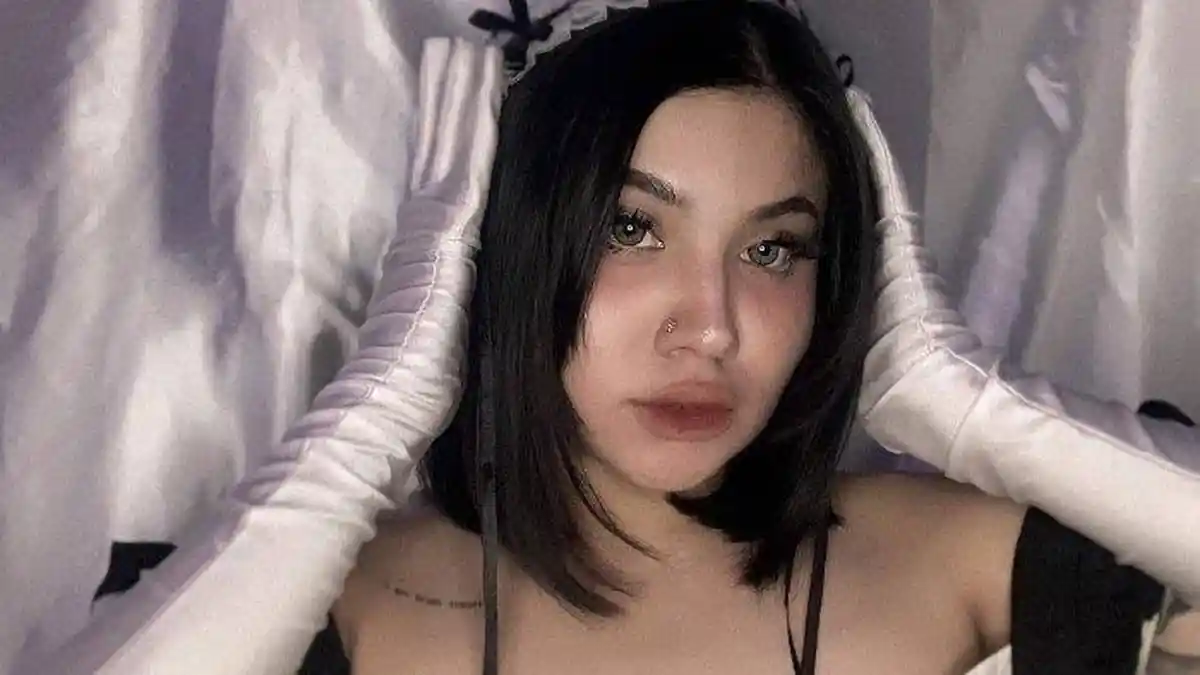 Kenakan Pakaian Tipis Dea Onlyfans Sambut Polisi, Ditangkap Terkait Penyebaran Konten Dewasa