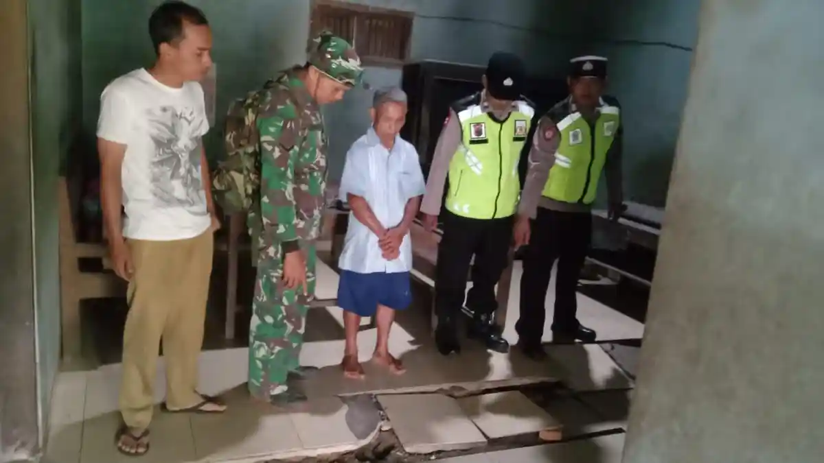 Longsor Nyaris Membelah Tanah Rumah Suyud di Selogiri Kebumen