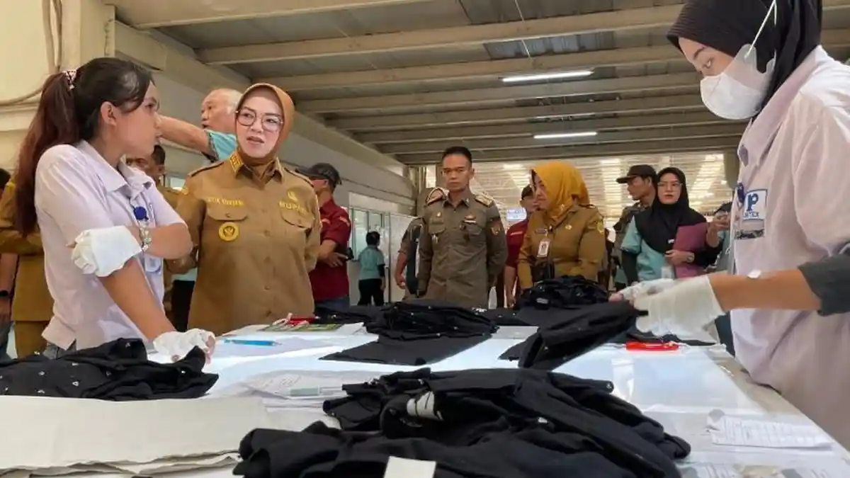 Bupati Etik Sidak di 2 Perusahaan, Pastikan Karyawan di Sukoharjo Sudah Terima Tunjangan Hari Raya