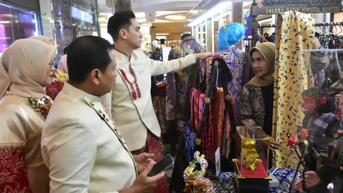 Bupati Dony Minta Dekranasda Sumedang Maksimalkan Promosi Produk UMKM di PKJB - Tribunjabar.id