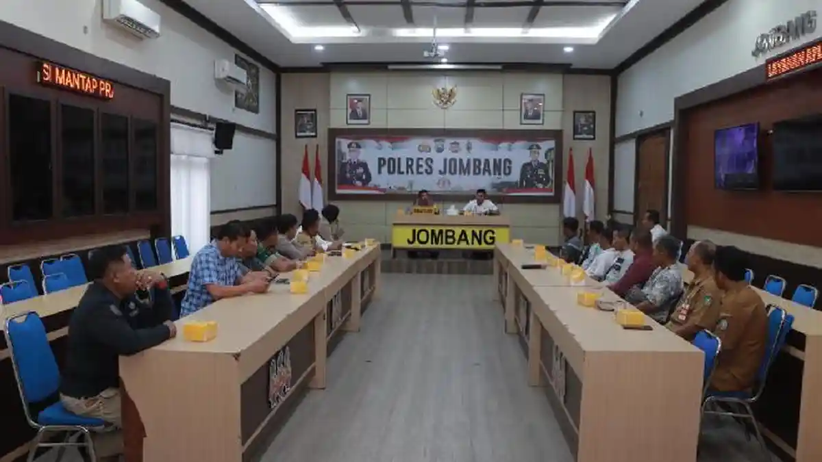 Karnaval di Tembelang Jombang Ricuh, Penonton Saling Lempar Batu, 20 Orang Dimediasi Polisi