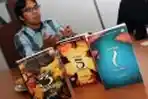 Novelis Negeri 5 Menara A Fuadi Kunjungi Tribunnews