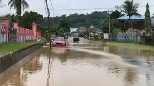 Banjir-menggenangi-ruas-Jalan-Sapta-Taruna-Lembaga-Pemasyarakatan-Lapas-Klas-II-B-Sorong.jpg