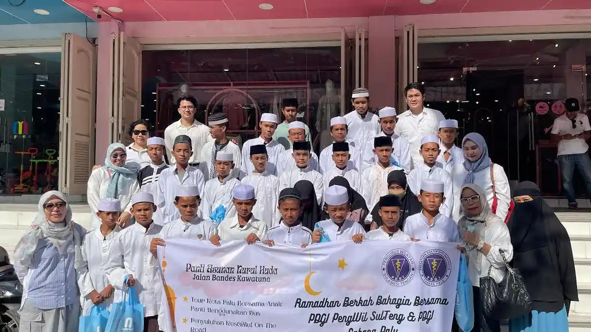 PDGI Palu Boyong 30 Anak Yatim Belanja Baju Lebaran