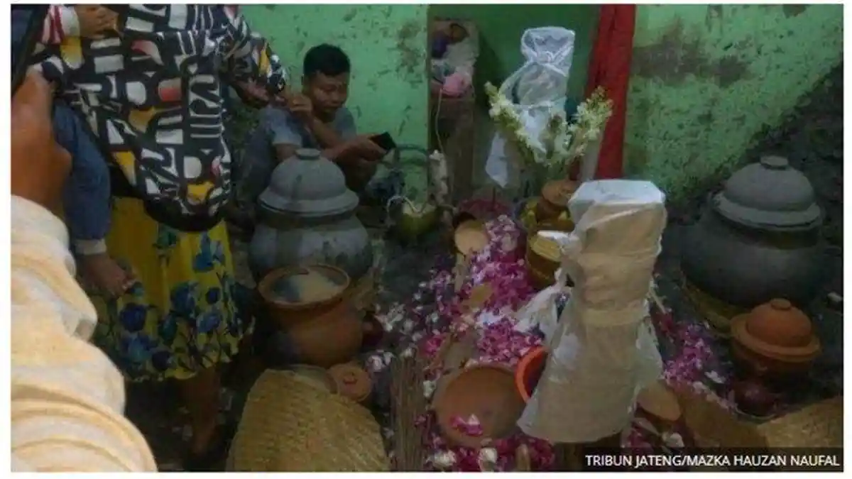 Ritual Topo Pendem Mbah Pani di Pati, Kubur Diri Hidup-hidup Pakai Kain Kafan