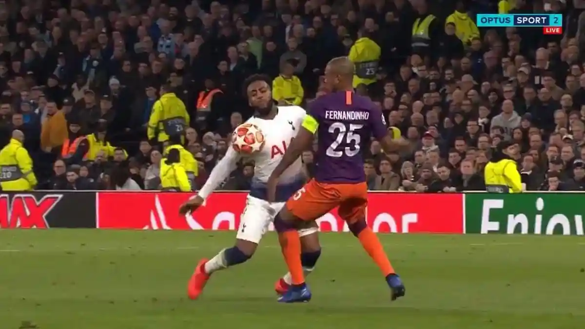 Usai Sikut Kapten Tottenham, Gelandang Manchester City Kena Batunya