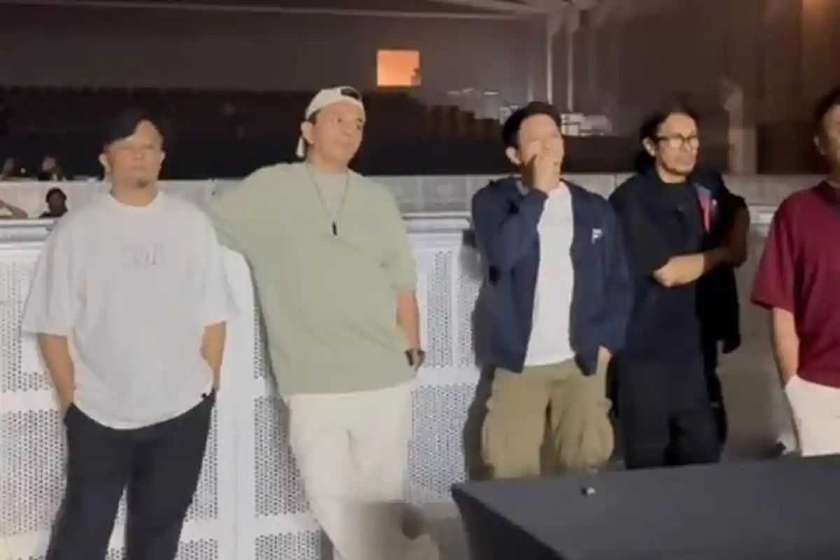 Alasan Konser Reuni Peterpan Ditunda Diungkap Andika hingga Momen Ariel Menatap Panggung