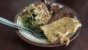 seporsi-nasi-pecel-Bu-Kis-di-Belakang-Pengadilan-Negeri-Solo.jpg