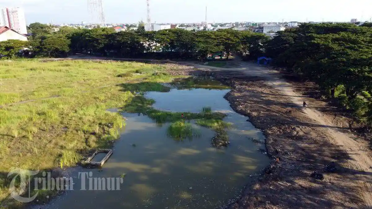 Foto Drone: Kondisi Stadion Mattoanging Jadi Tempat Penampungan Material Proyek - Kondisi-Stadion-Stadion-Mattoanging-Makassar-terekam-menggunakan-kamera-drone-Tribun-Timur-2.jpg