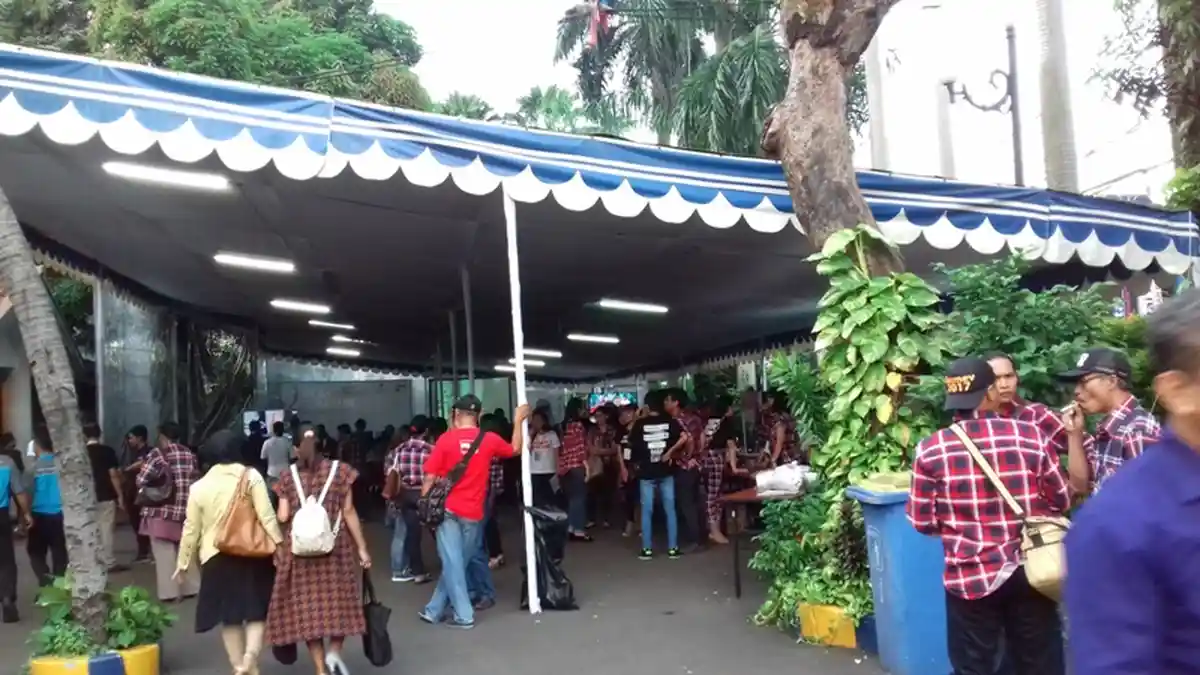 Relawan Pendukung Ahok-Djarot Mulai Datangi Lokasi Nobar di DPW Nasdem