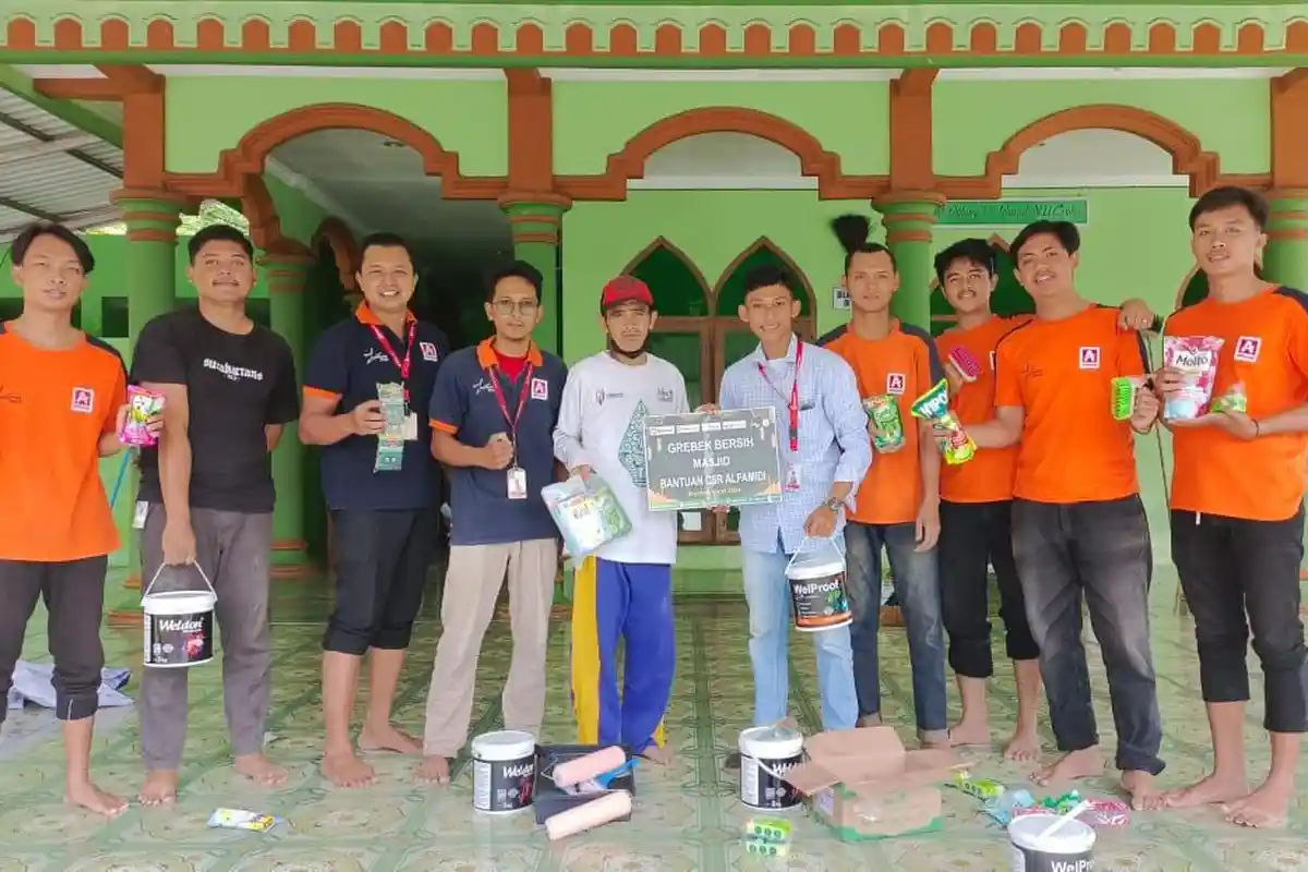 Alfamidi Grebek Bersih Masjid Saat Ramadan 1445 H, Mulai Yogya hingga Kudus