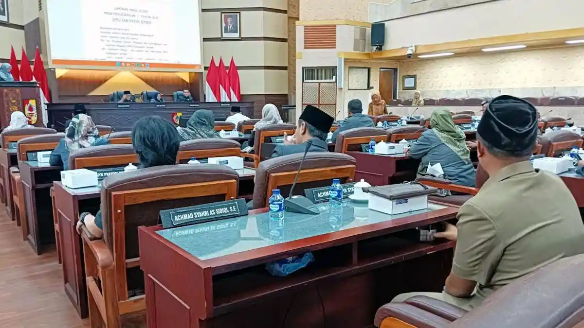 Viral Main Game Saat Rapat, Anggota DPRD Jember Kini Absen Rapat Paripurna