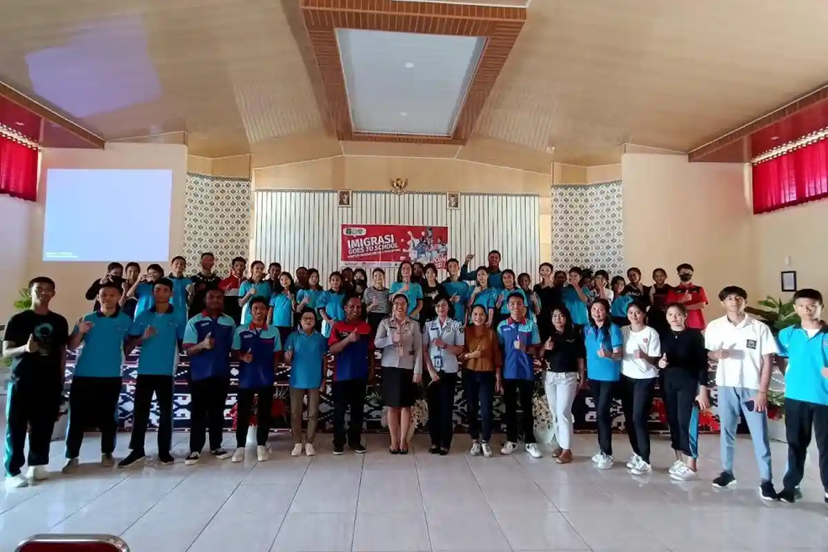 Jelaskan Syarat Mengikuti Sekolah Dinas, Imigrasi Kunjungi SMKN I Kupang