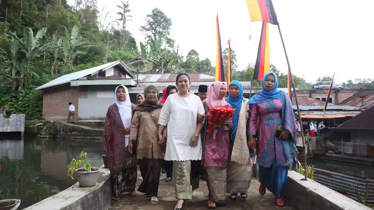 Cara Menko PMK Pererat Persaudaraan dan Manjalang Induak Bako - puan-maharani_20171022_175710.jpg