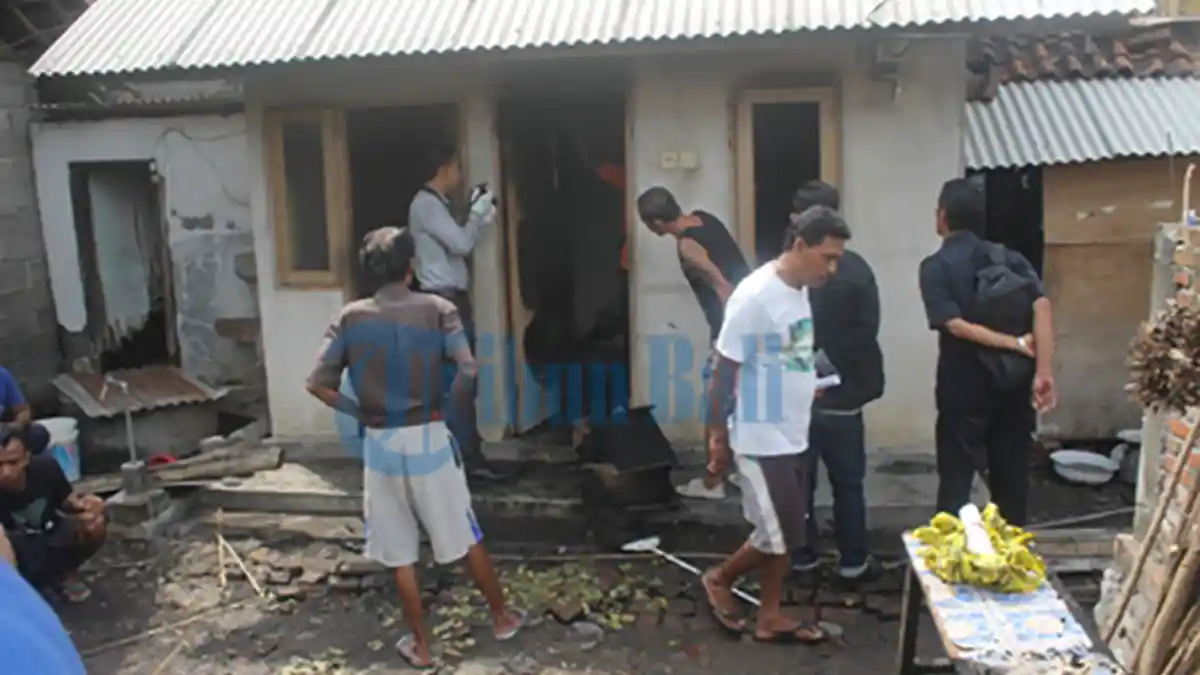 Dadong Remrem Pingsan Lihat Rumah Pemberian Seorang Notaris Padanya Terbakar