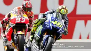 Sejarah-MotoGP-Laga-Kontroversial-TT-Assen-2015-Marquez-vs-Rossi-Senggol-Dikit-Ngga-Apalah-ya.jpg