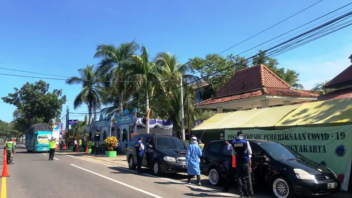 Pantauan Aktivitas Kendaraan di Perbatasan Temon, Kulon Progo, 3 Kendaraan Diminta Putar Balik
