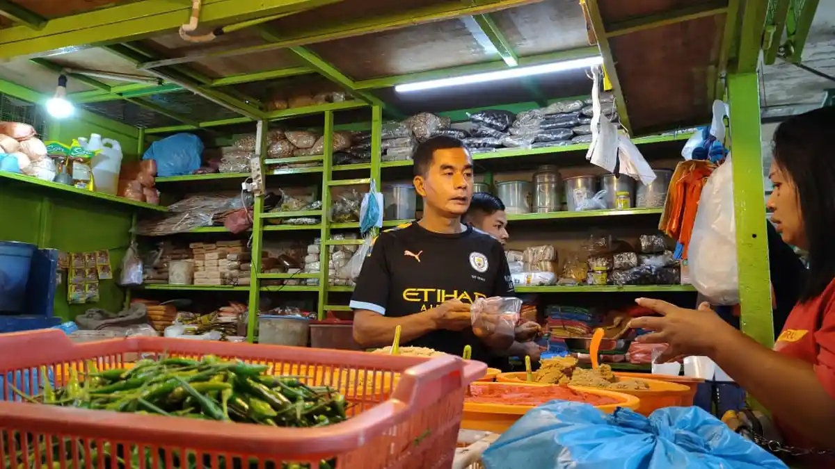 Dulu Jadi Pelayan Restoran, Eri Kini Punya Warung Makan Padang dan 3 Kedai Bumbu Dapur