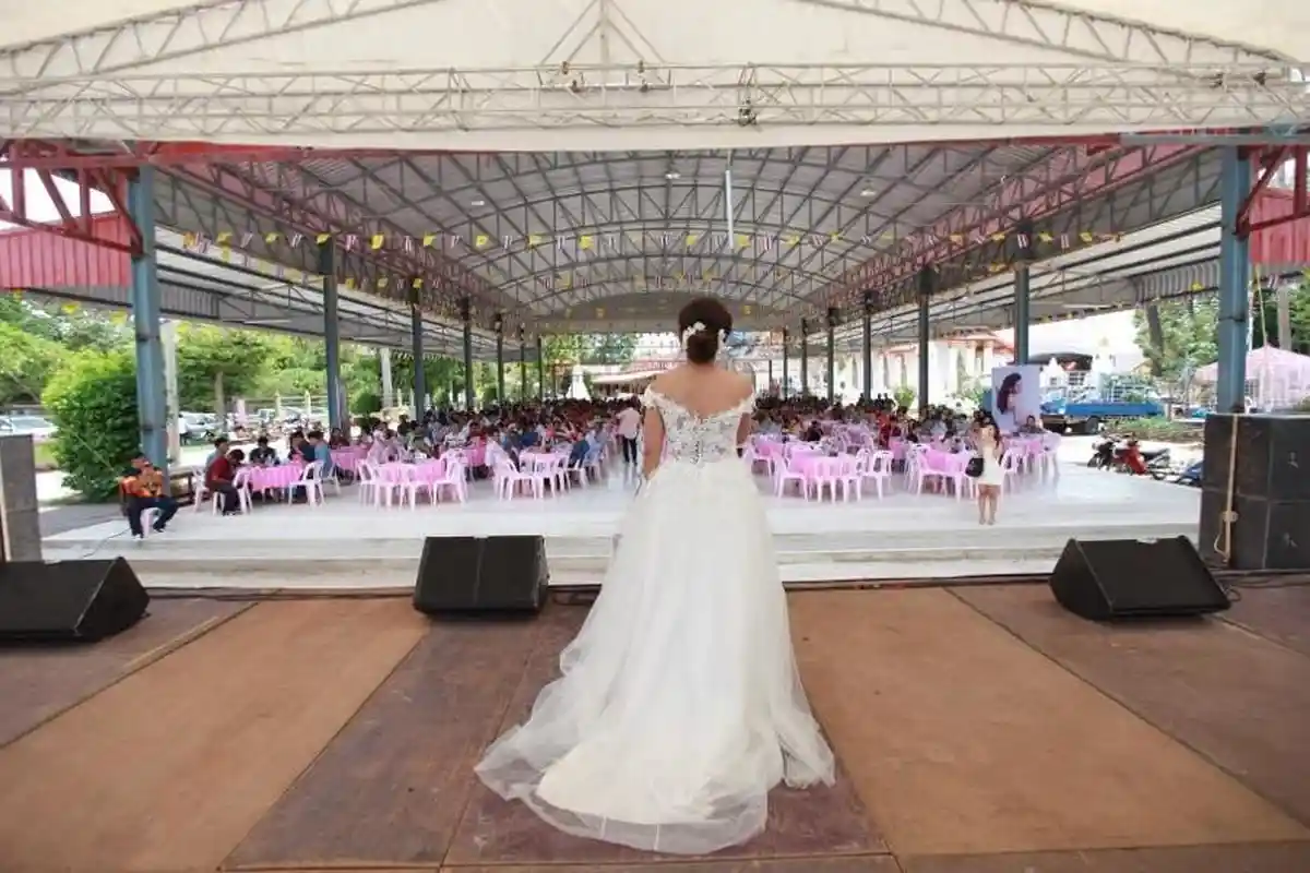 Ditinggal Calon Suami demi Wanita Lain, Pengantin Wanita Tegar Sambut Ribuan Tamu Seorang Diri