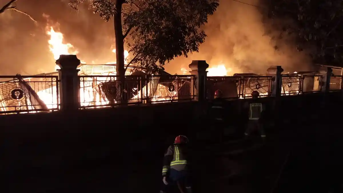 Tadi Malam Pasar Sementara Leles Habis Terbakar, Belum Diketahui Penyebabnya