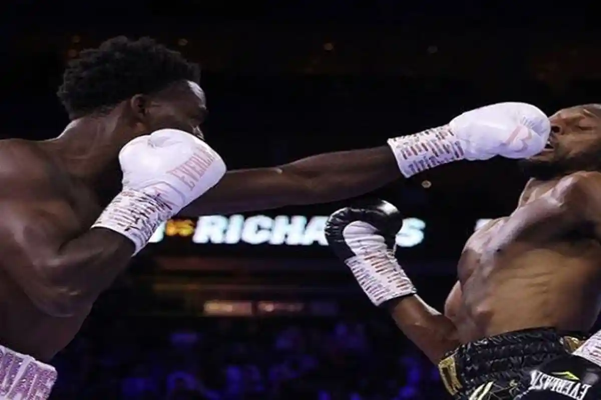 Hasil Tinju Dunia Joshua Buatsi vs Craig Richards, Petinju Ghana Perpanjang Rekor Tak Terkalahkan