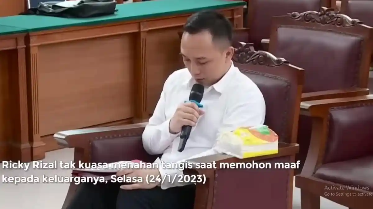 Ricky Rizal Menangis Bacakan Nota Pembelaan, Menyesal Ikut Skenario ...