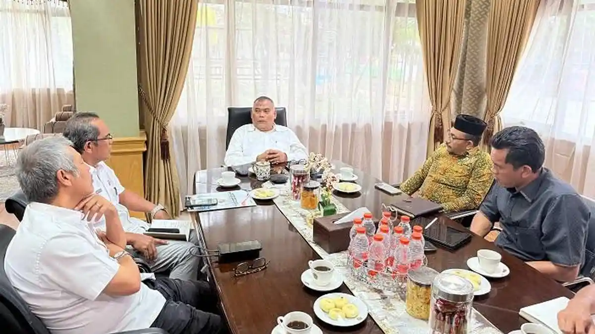 Anggota DPD RI Haji Uma dan Kanwil ATR/BPN Aceh Bahas Perambahan Hutan dan Sengketa Pertanahan
