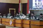 Pansus-Pembahas-Raperda-RENTERNIR.jpg