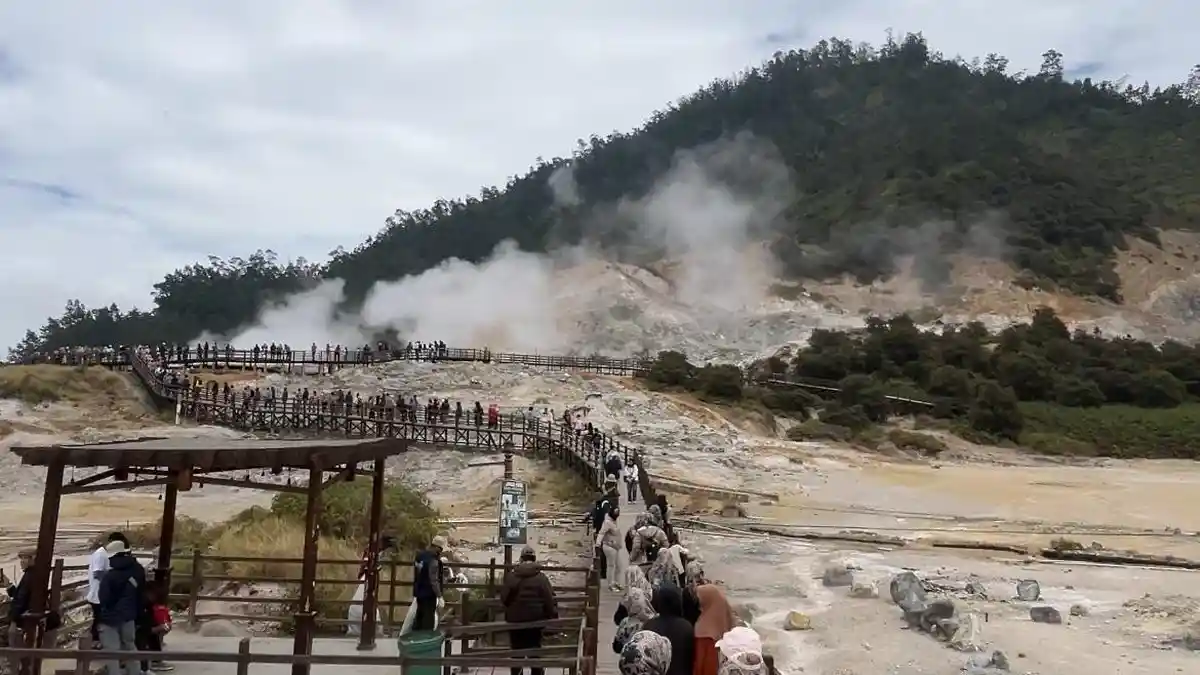 Meletus, Kawah Sileri Dieng Semburkan Lumpur Setinggi 50 Meter, Radius Aman Sejauh 500 Meter
