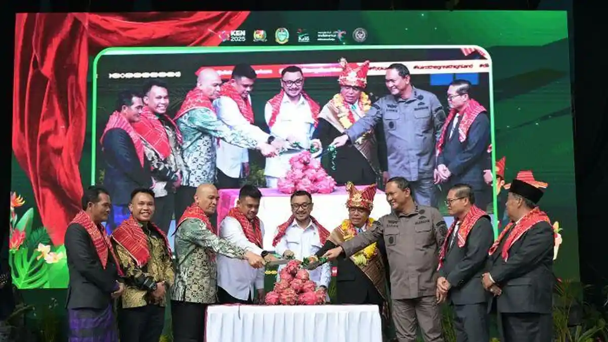 Bobby Nasution Resmi Buka Festival Bunga dan Buah Tanah Karo 2025, Disambut Meriah Warga