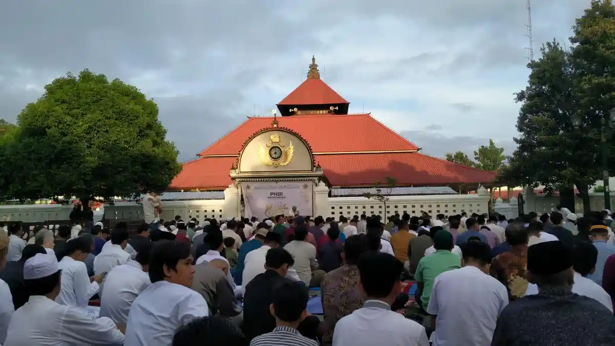 Ribuan Jamaah Penuhi Kompleks Masjid Gedhe Kauman - Tribunjogja.com