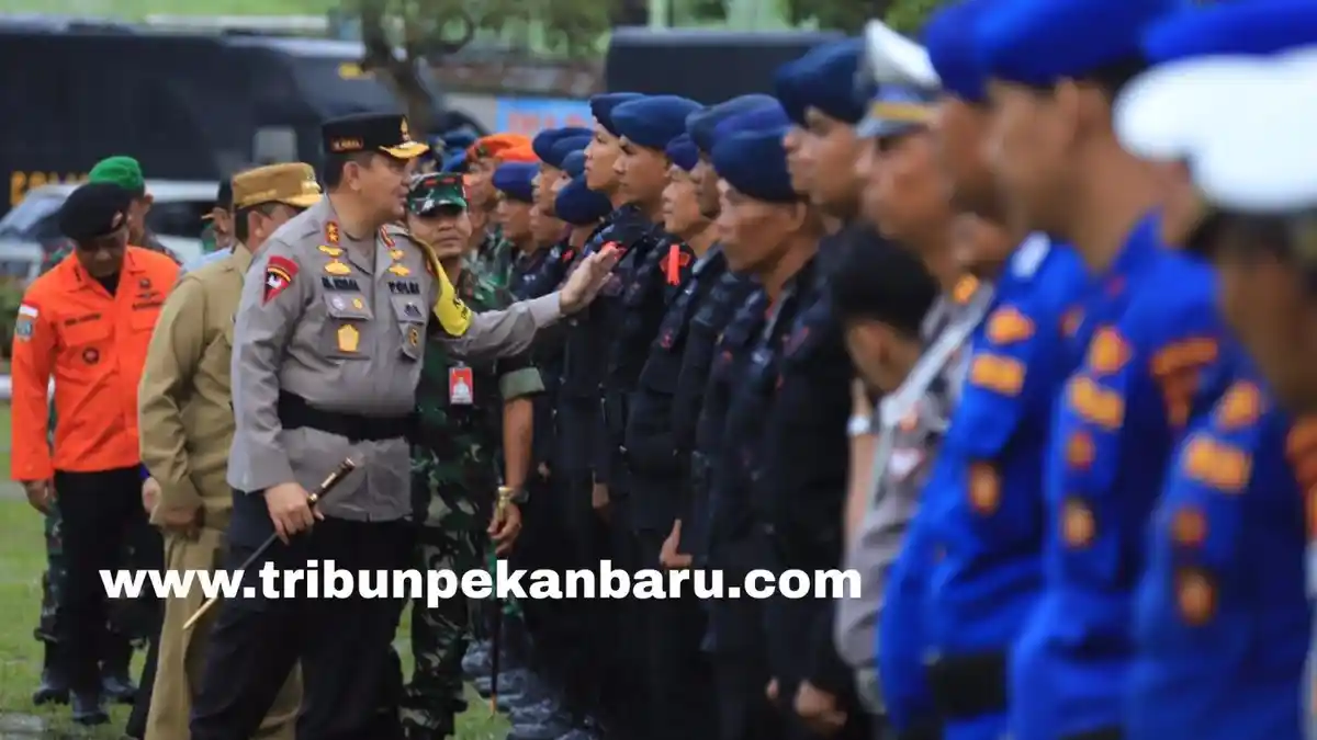 FOTO: Kapolda Riau Pimpin Apel Gelar Pasukan Operasi Lilin 2023 - FOTO_Kapolda_Riau_Pimpin_Apel_Gelar_Pasukan_Operasi_Lilin_2023_2.jpg