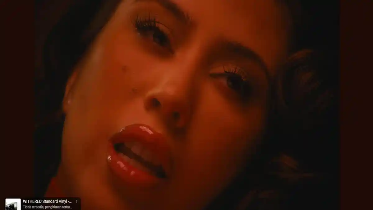 Arti Lagu Crashing - Kali Uchis dan d4vd yang Viral di TikTok dan Instagram