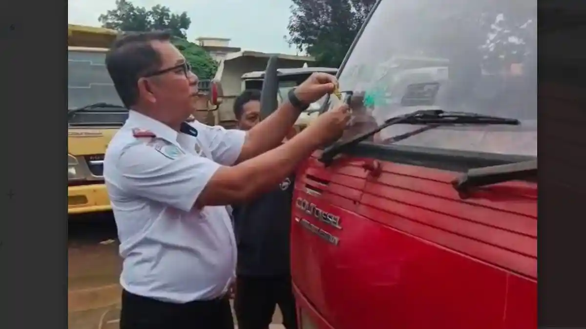 Antisipasi Pelangsir, 460 Kendaraan Berat di Jambi Ditempeli Stiker BBM