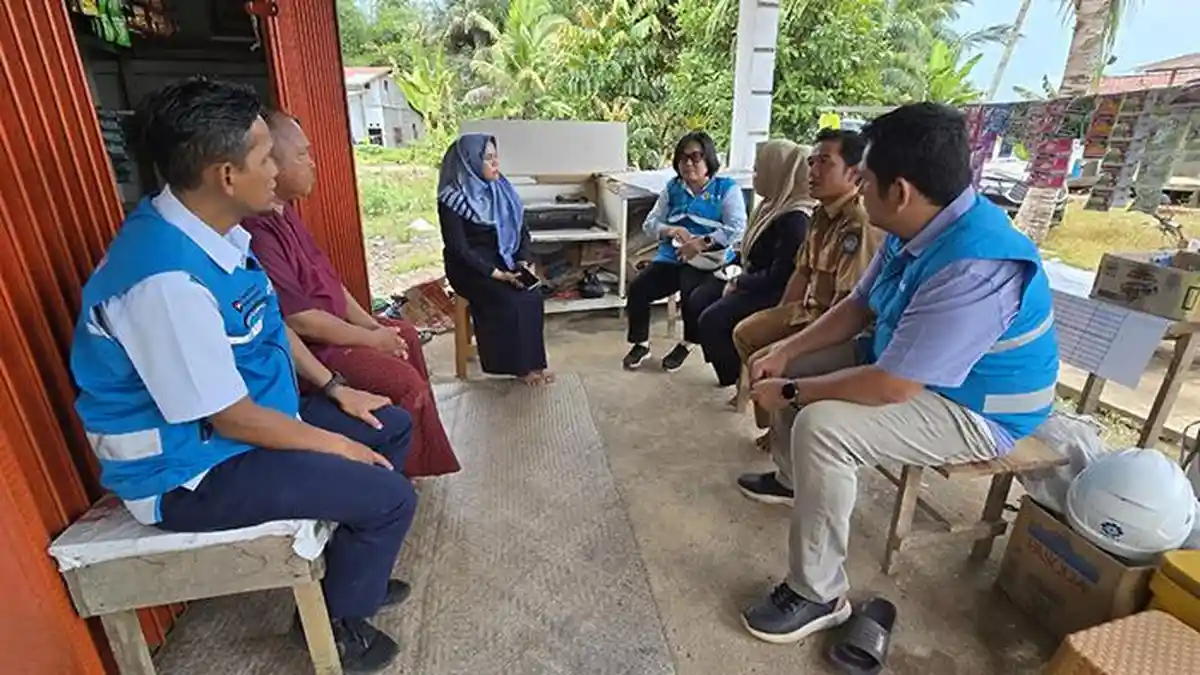 GM PLN UID Kalbar Tinjau Progres Pembangunan Listrik Desa di Kubu Raya dan Landak