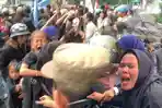Demo Warga Bintaro Ricuh di Kantor Wali Kota Mataram, Anak-Anak Jadi Korban