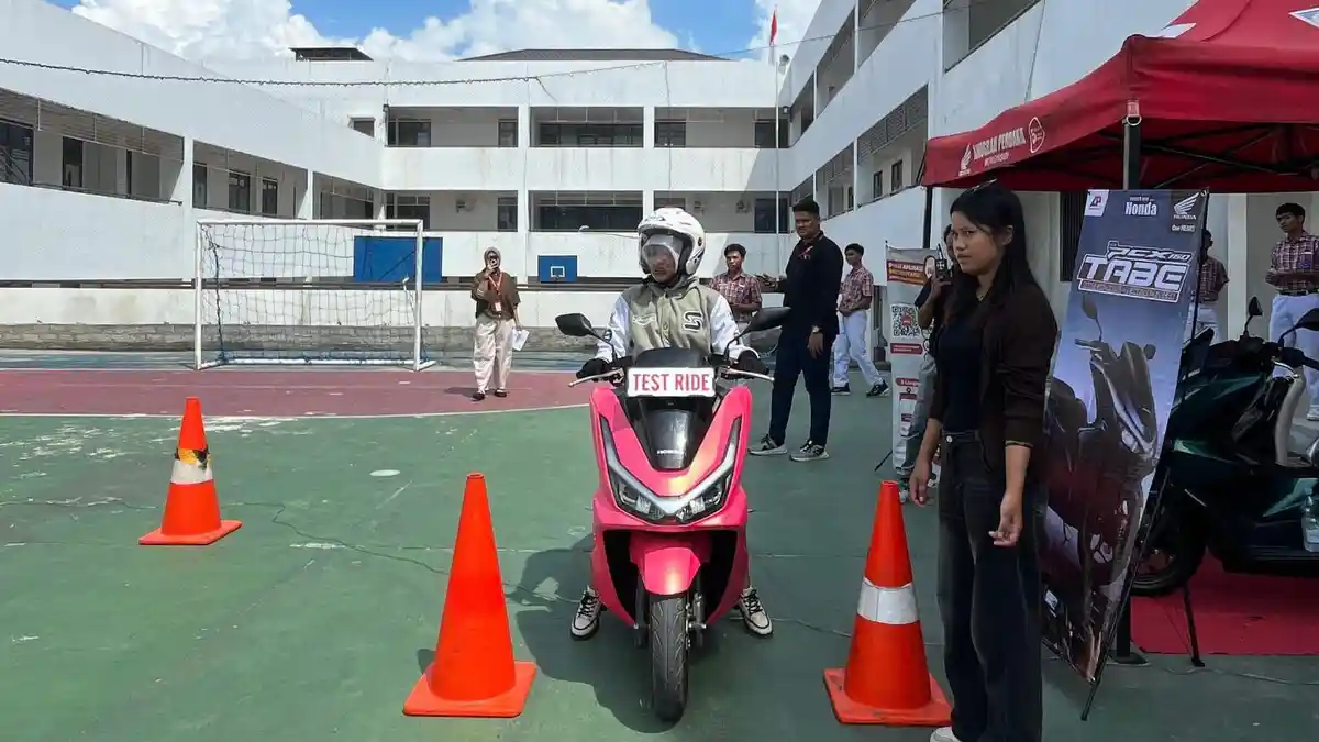 CV Anugerah Perdana Sulteng Ajak Pelajar Wanita Berkendara Aman dan Nyaman