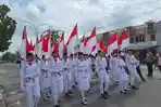 20240819-Peserta-pawai-indah-saat-melintasi-panggung-penghormatan-di-depan-makam-pahlawan-1.jpg