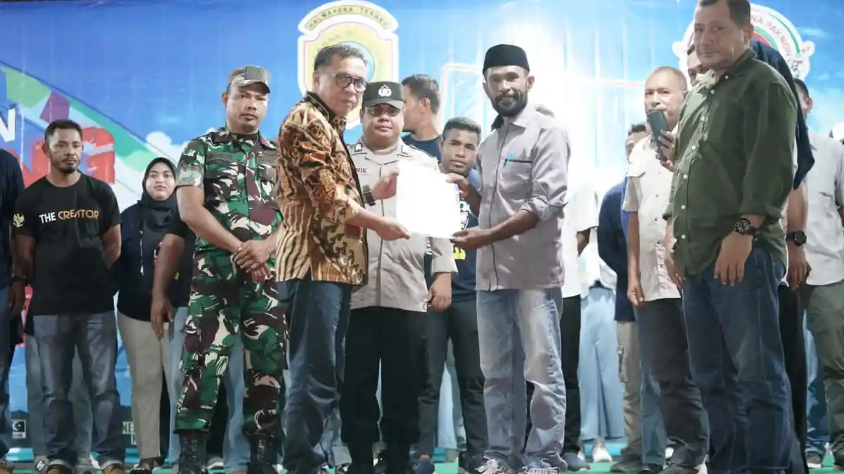 Pj Bupati Halmahera Tengah Maluku Utara Kukuhkan Karang Taruna Faknon Desa Elfanun
