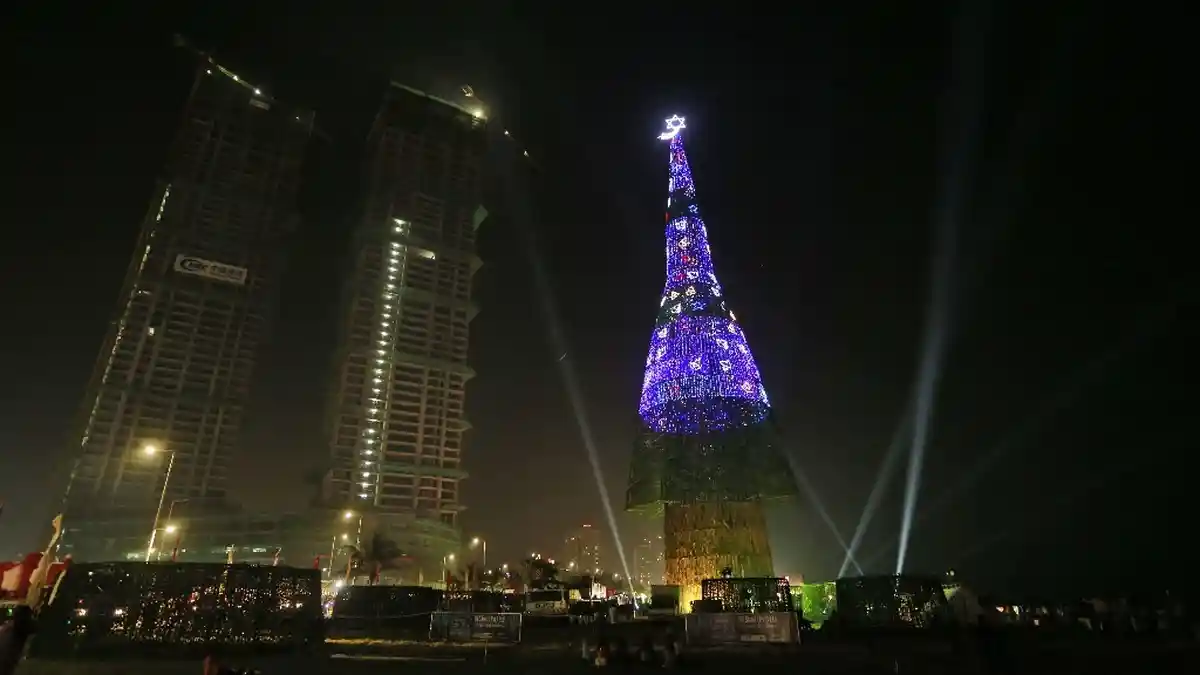 Sri Lanka Bangun Pohon Natal Tertinggi di Dunia