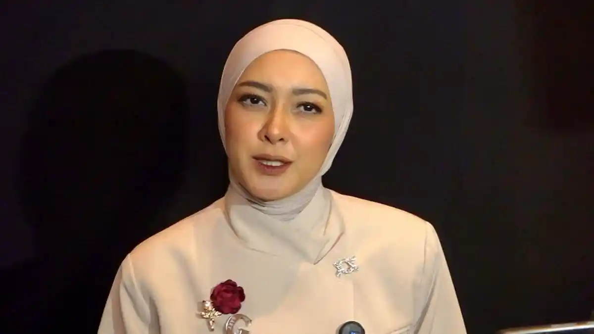 Curhat Richa Novisha Beratnya Jadi Orangtua Tunggal, Menangis saat Dengar Suara Ambulans - Tribunnews.com